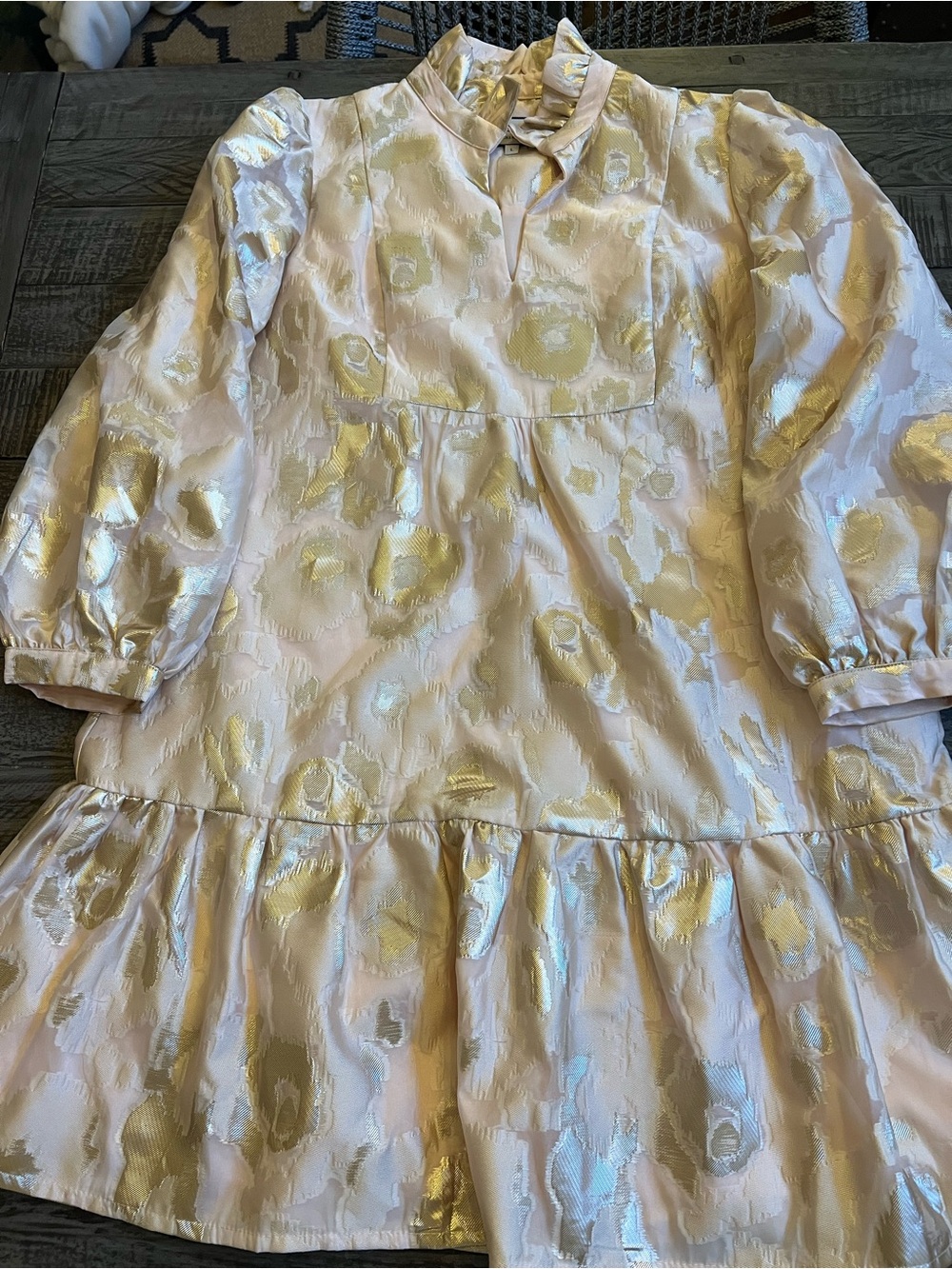 Tucker buck sz L Women’s cram gold Metallic Floral Satin Tunic Dress - Picture 2 of 14